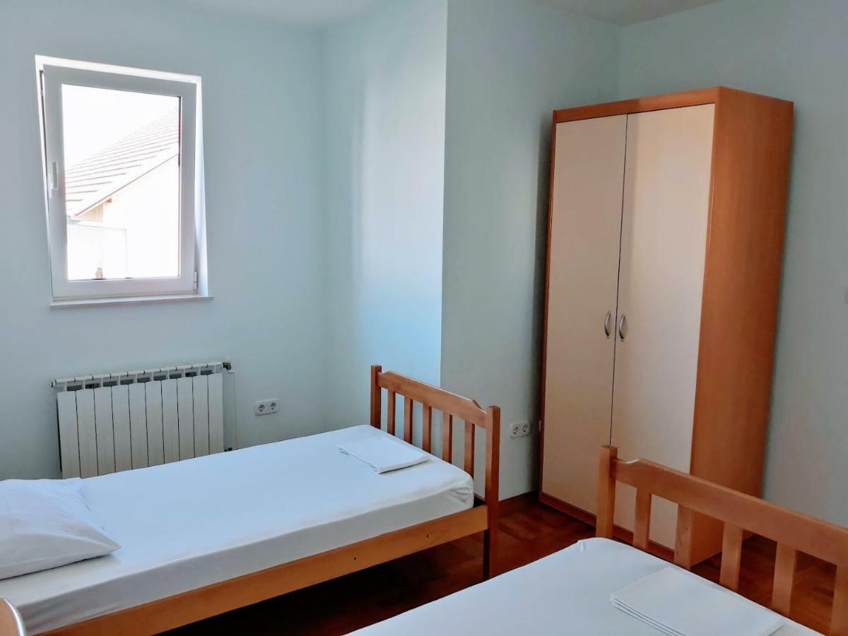 Apartments Andela Sveti Filip i Jakov Exterior foto